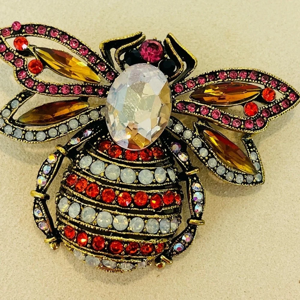 Vintage Gold Tone Orange and Pink Crystal Bee Brooch